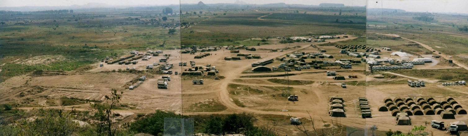 Panoramica accampamento da Phyton hill.jpg